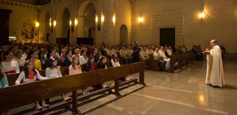 Presentación de la indumentaria oficial de las Belleas y Damas del Foc de Hogueras