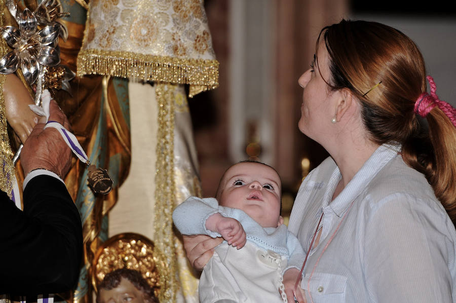 Fotos del Besamanos a la Virgen de los Desamparados (2)