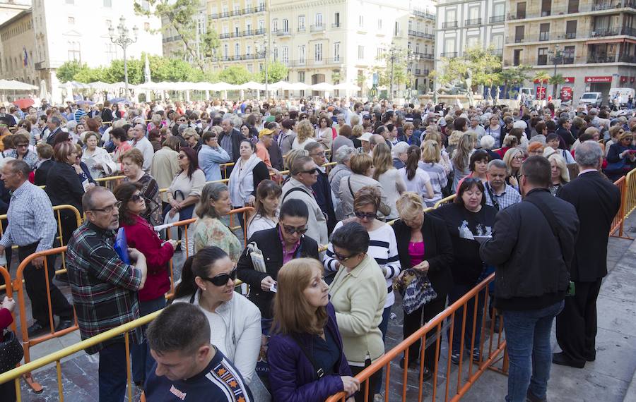 Fotos del Besamanos a la Virgen de los Desamparados (2)