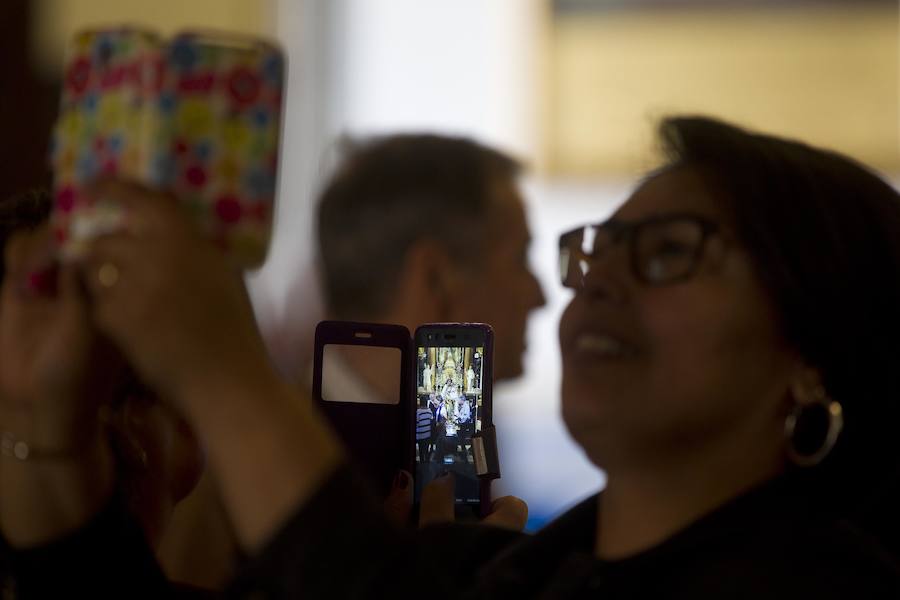 Fotos del Besamanos a la Virgen de los Desamparados (2)