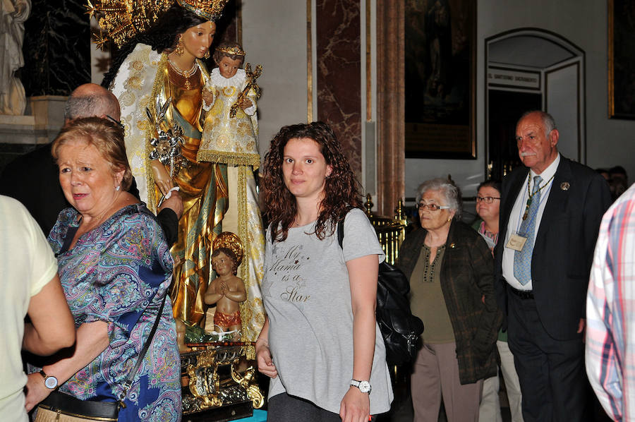 Fotos del Besamanos a la Virgen de los Desamparados