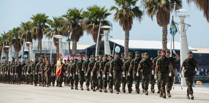 Casi medio millar de personas jura bandera en Alicante