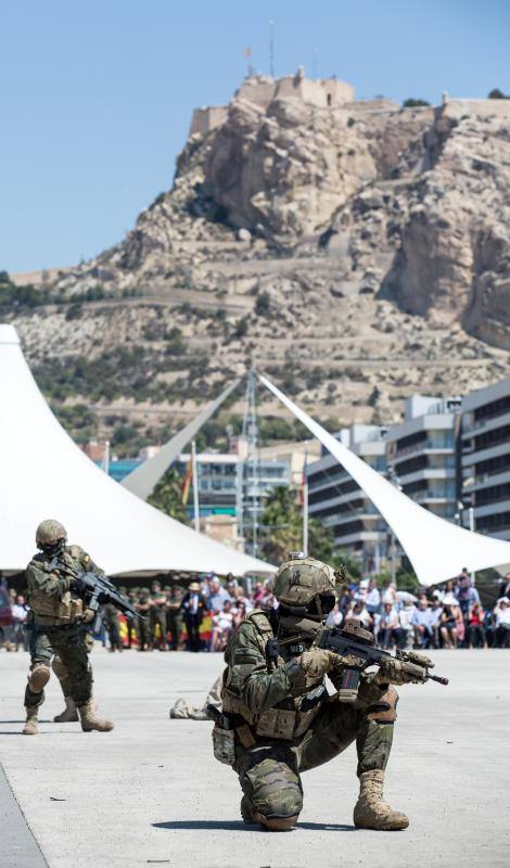 Casi medio millar de personas jura bandera en Alicante