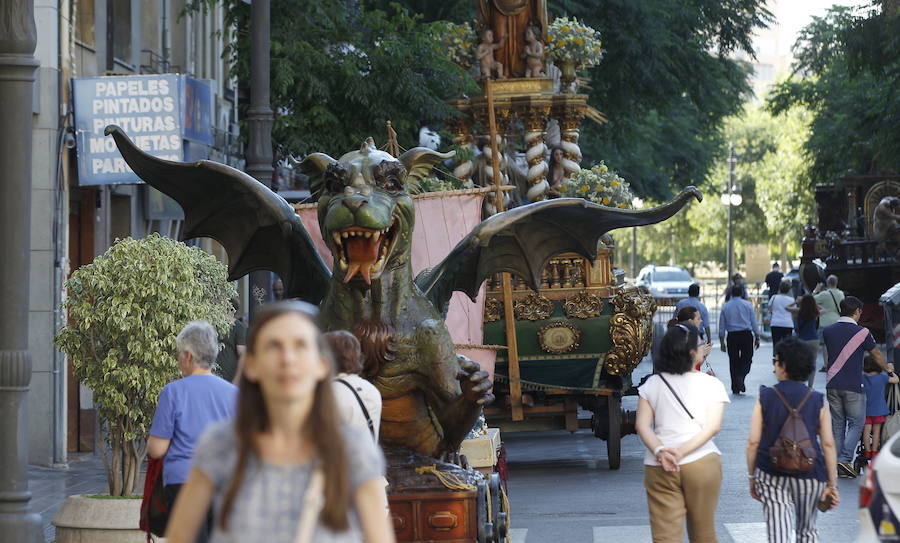 Fotos del Corpus Christi 2015 en Valencia: procesión, rocas y cabalgata