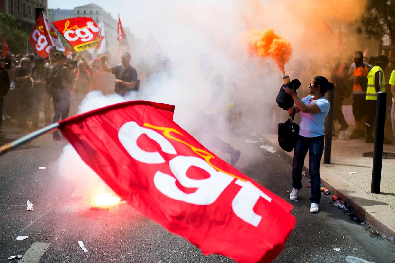 Protestas en Marsella contra el proyecto de ley laboral del gobierno francés. Siguen las manifestaciones en el país galo.