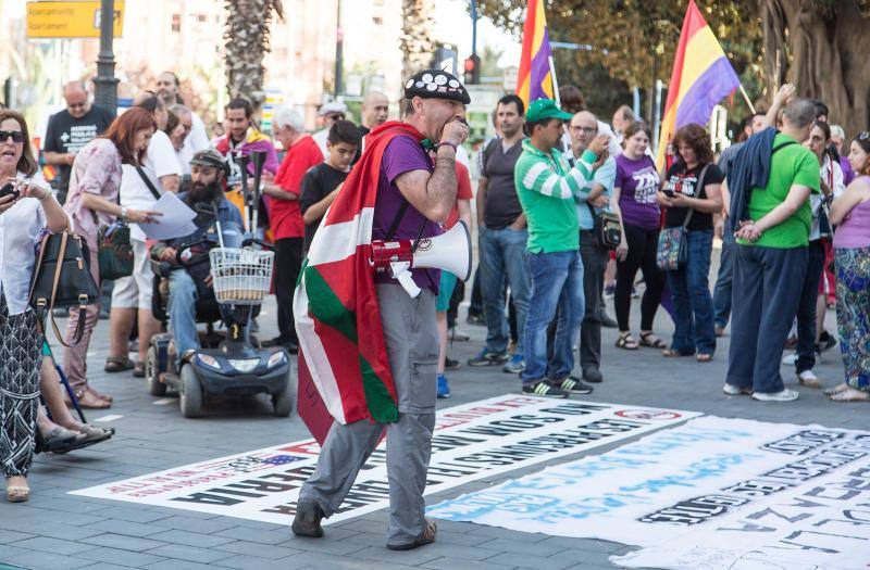 150 personas acuden a la Marcha por la Dignidad