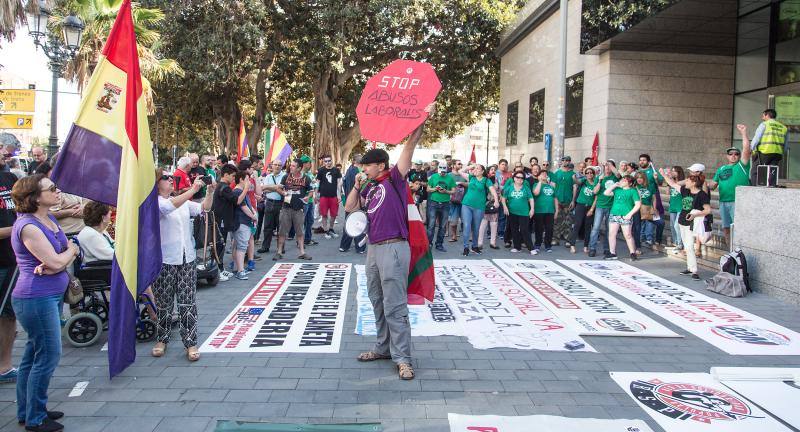 150 personas acuden a la Marcha por la Dignidad