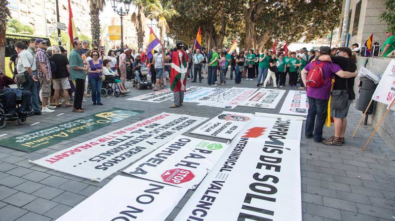 150 personas acuden a la Marcha por la Dignidad