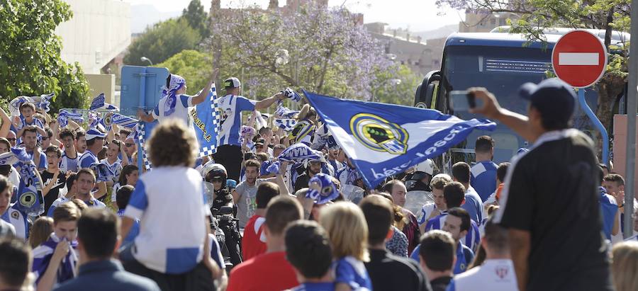 Aficionados del Hércules reciben al equipo