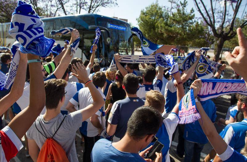 Aficionados del Hércules reciben al equipo