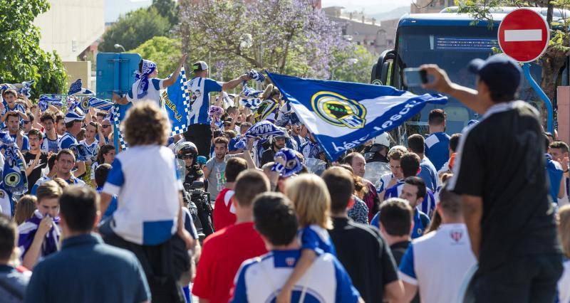 Aficionados del Hércules reciben al equipo