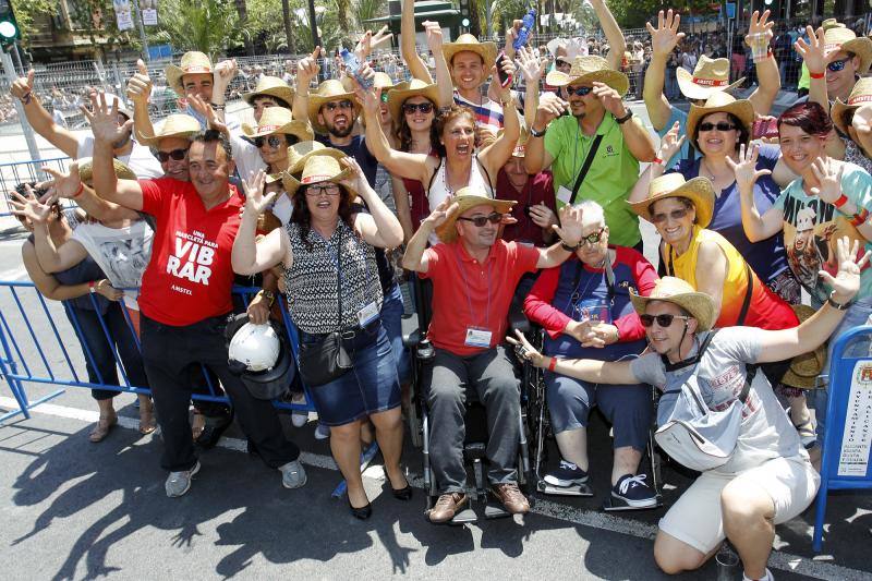 La primera mascletá de Hogueras hace retumbar Luceros