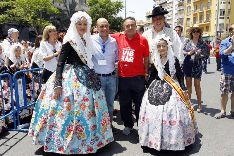 La primera mascletá de Hogueras hace retumbar Luceros