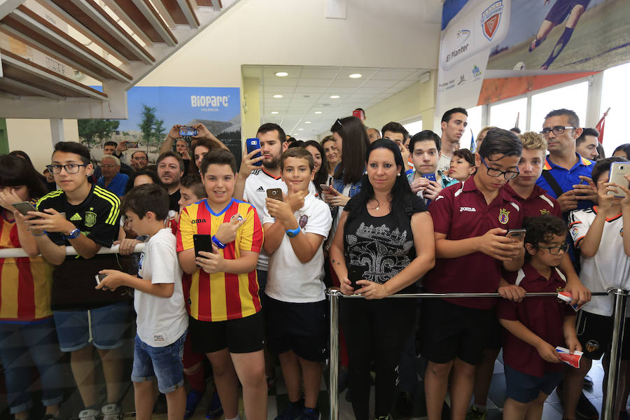 Fotos de David Villa durante la presentación de la DV7 Soccer Academy en Puçol