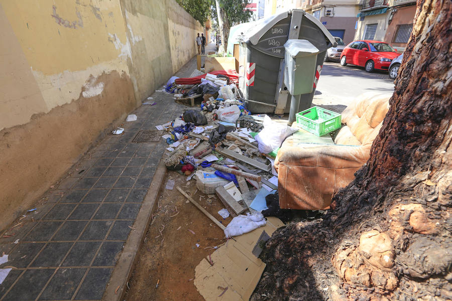 Fotos de la falta de limpieza en Torrefiel, Tres Forques, Malvarrosa y Fuente de San Luis