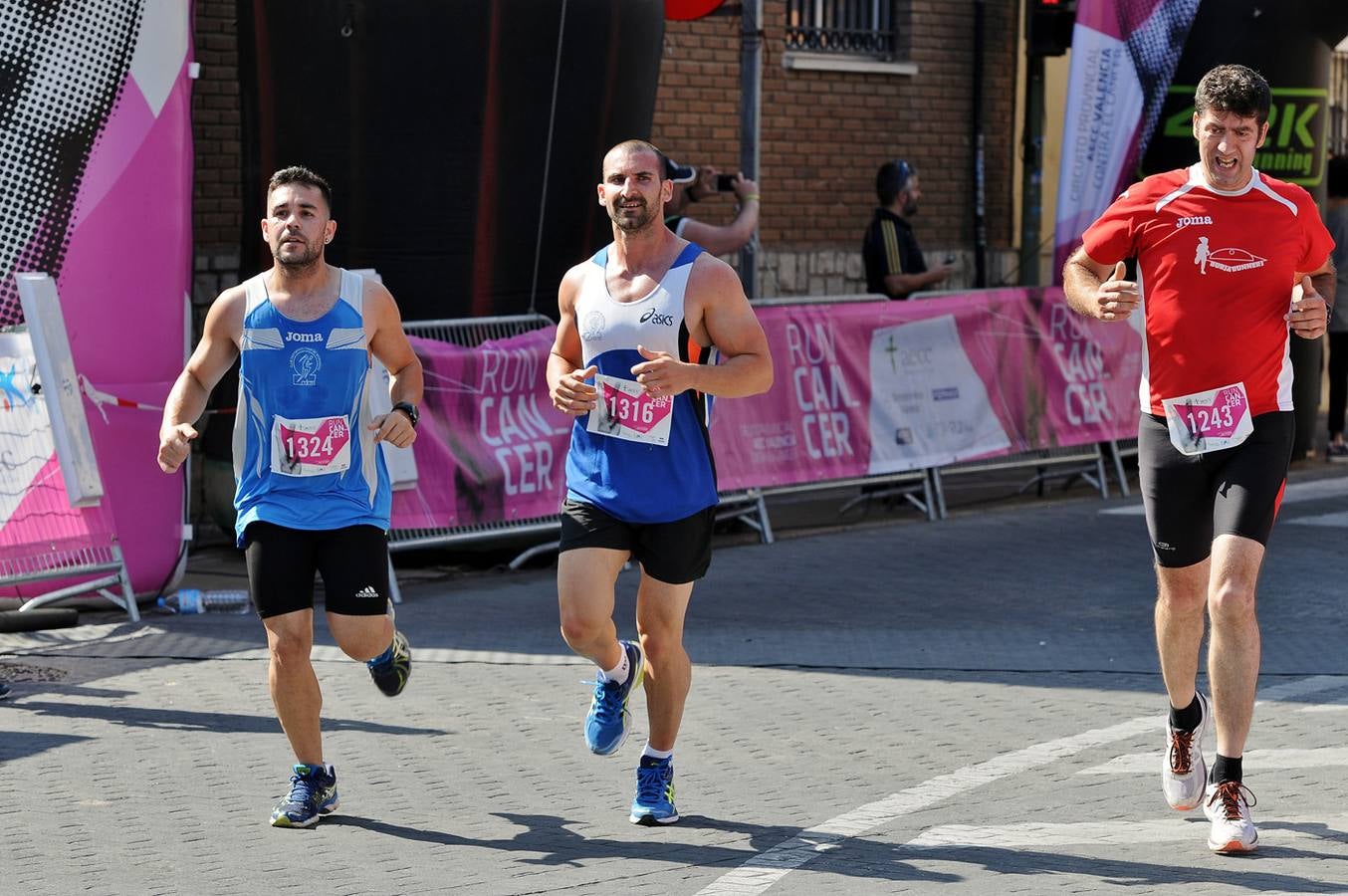 Fotos de la VI Carrera Solidaria Rocafort contra el Cáncer