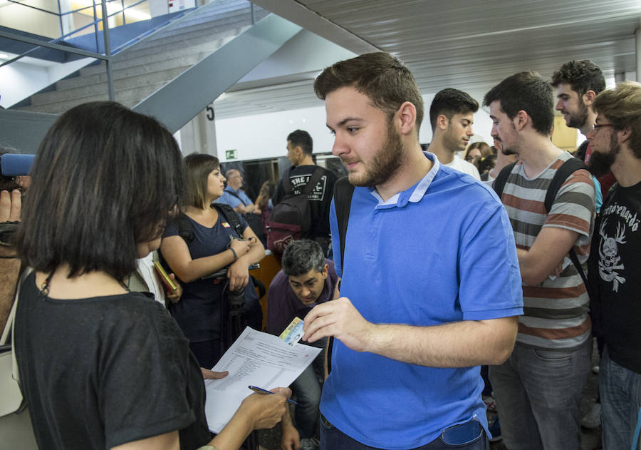 Fotos del inicio de las pruebas de acceso a la universidad en la Universitat Politècnica de València