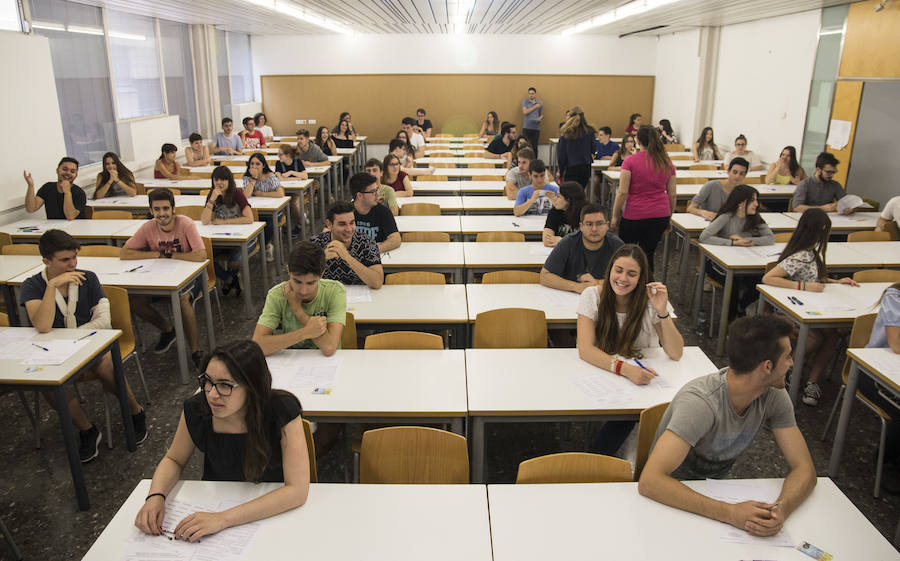 Fotos del inicio de las pruebas de acceso a la universidad en la Universitat Politècnica de València