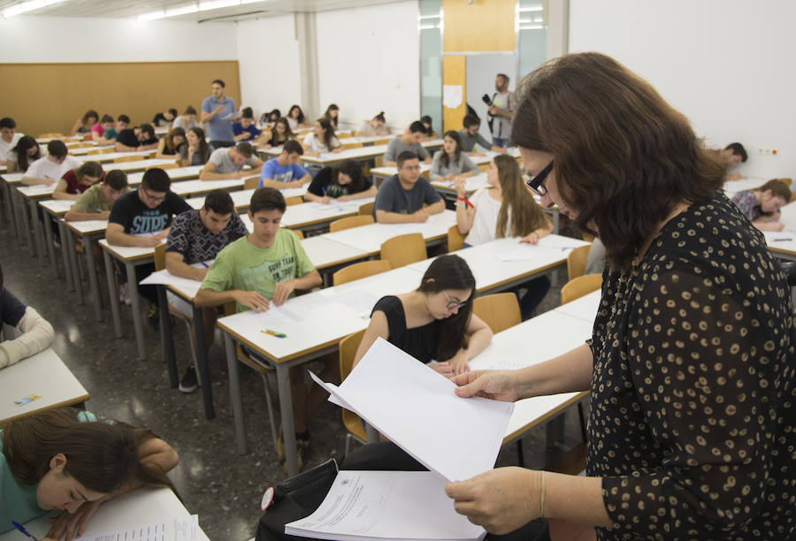 Fotos del inicio de las pruebas de acceso a la universidad en la Universitat Politècnica de València