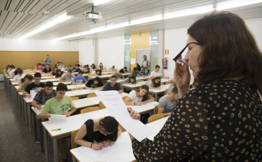 Fotos del inicio de las pruebas de acceso a la universidad en la Universitat Politècnica de València