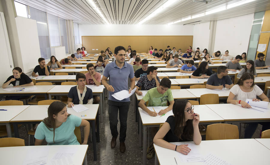 Fotos del inicio de las pruebas de acceso a la universidad en la Universitat Politècnica de València