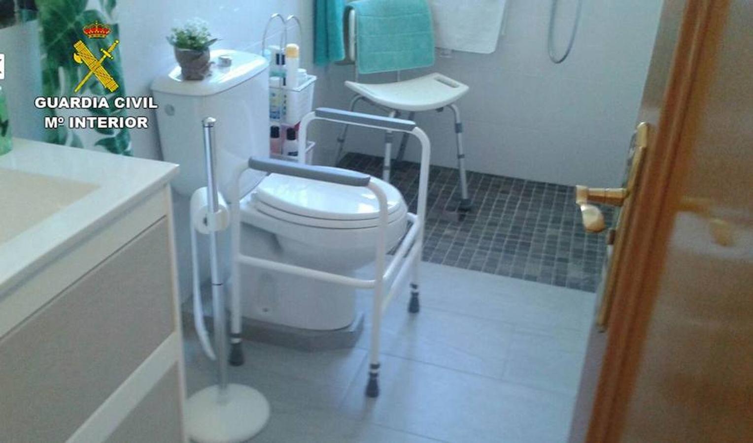 Fotos de la residencia ilegal desmantelada en Santa Pola