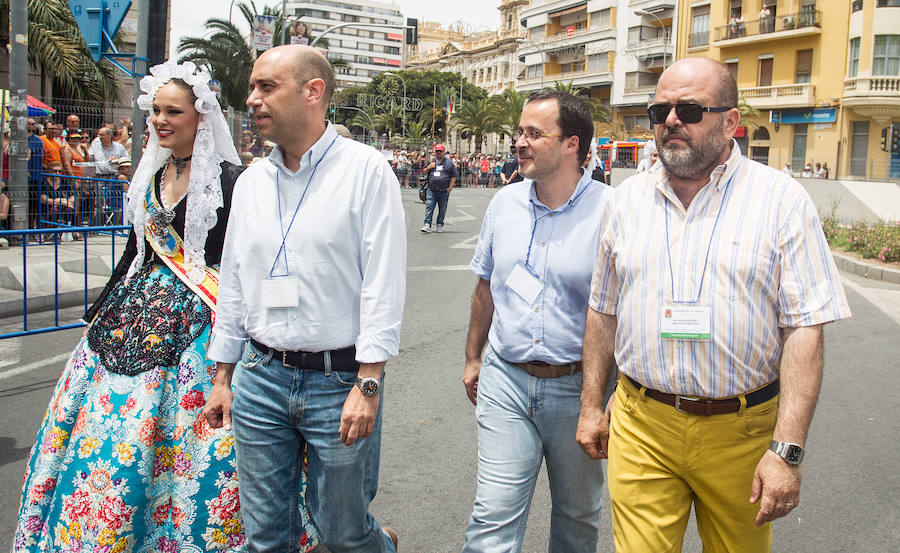 Mascletá dominguera en la Plaza de los Luceros