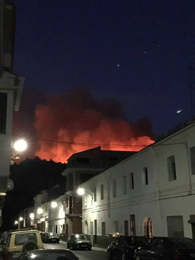 Fotos del incendio en Bolbaite, Chella, Anna, Cotes y Sellent