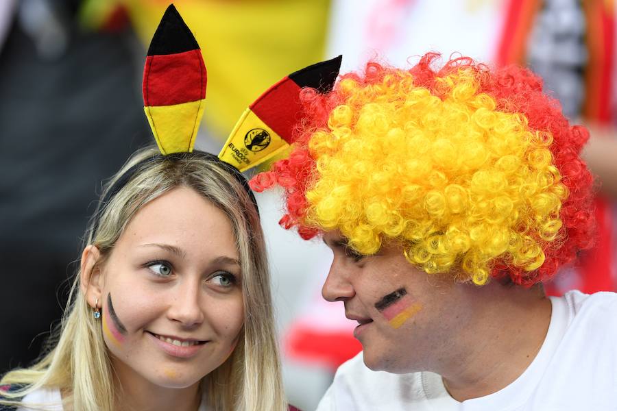 Fotos de las aficiones de Alemania y Polonia