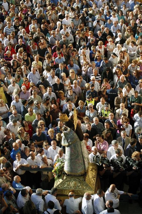 Fotos del apoyo masivo de los valencianos al acto de desagravio a la Mare de Déu