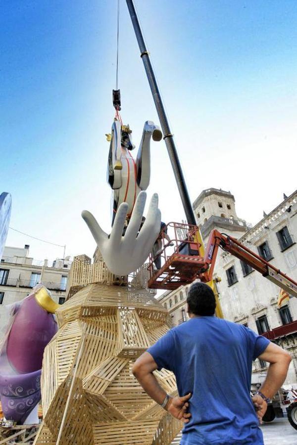 La Hoguera Oficial alza el vuelo