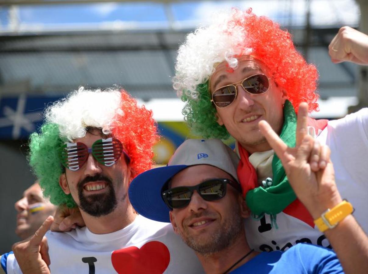 Fotos de las aficiones de Italia y Suecia de la Eurocopa 2016