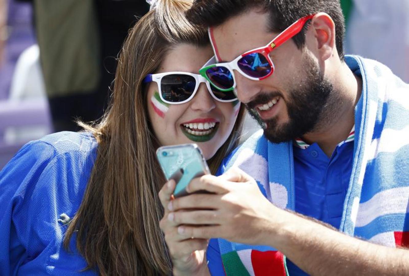 Fotos de las aficiones de Italia y Suecia de la Eurocopa 2016