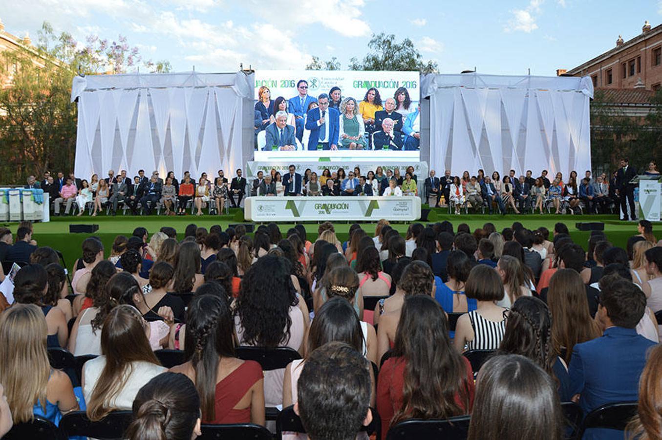 Fotos de la graduación en la Universidad Católica de Valencia curso 2015-2016