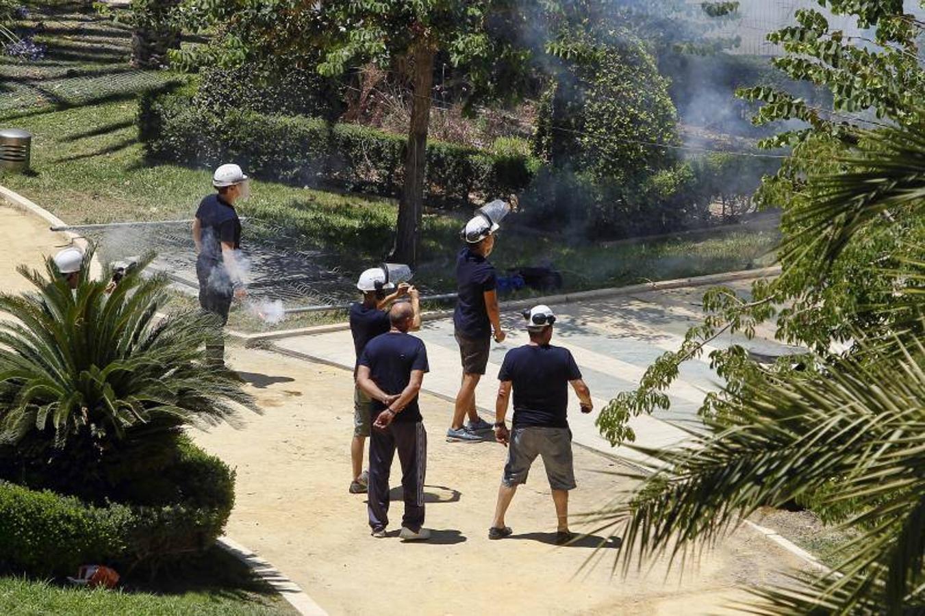 La cuarta mascletá se queda corta de tiempo pero encandila al público