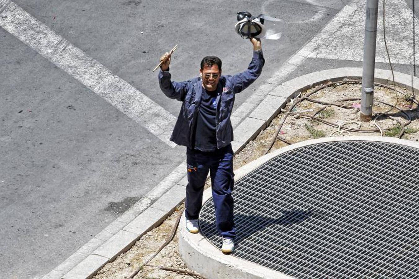 La cuarta mascletá se queda corta de tiempo pero encandila al público