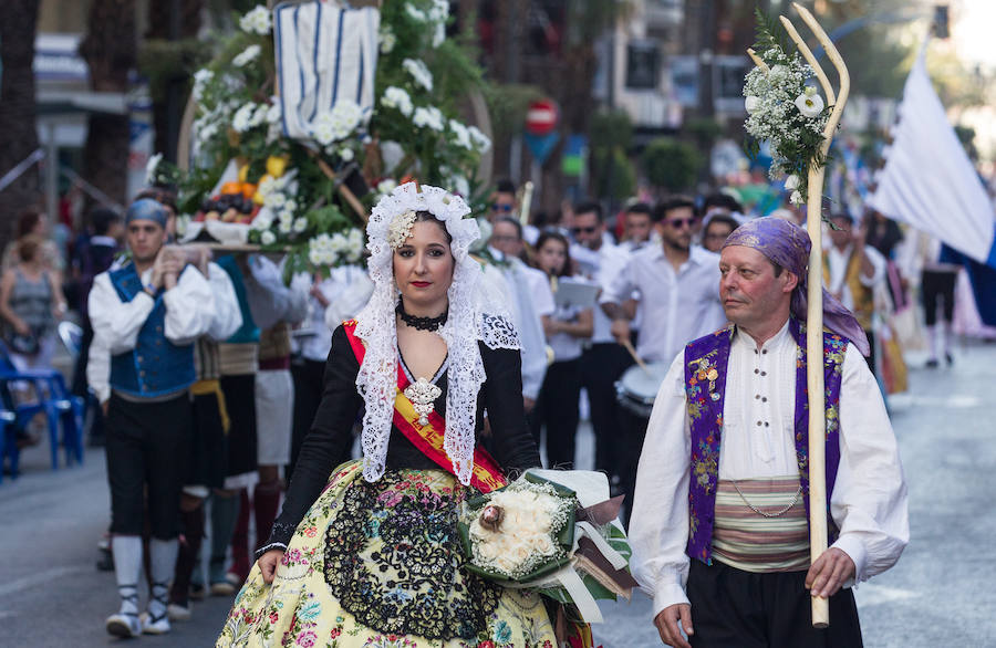 Primer día de ofrenda de Flores a la Virgen del Remedio