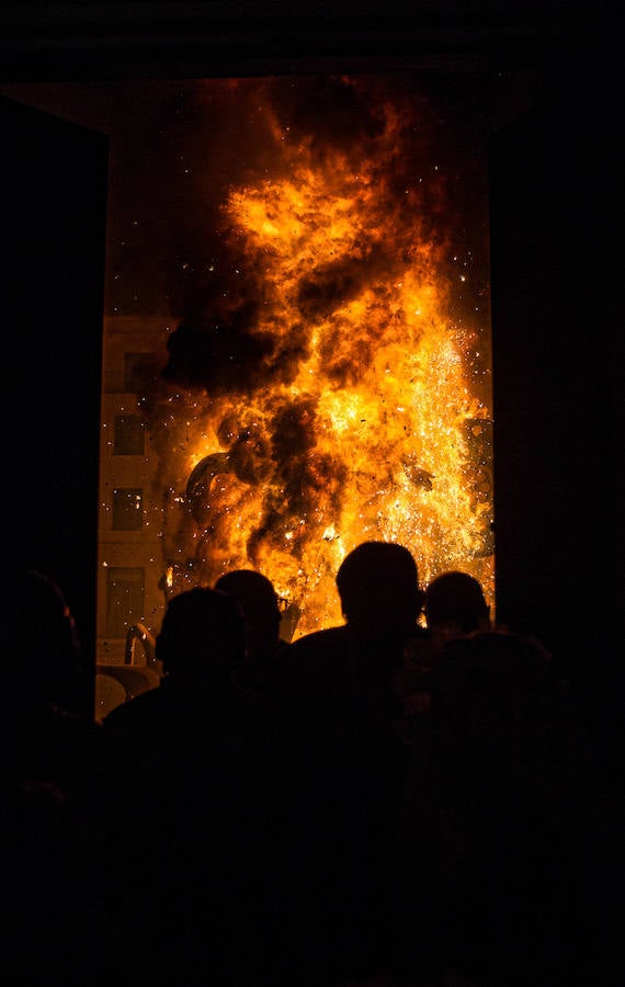 Noche de cremá de Hogueras de San Juan 2016