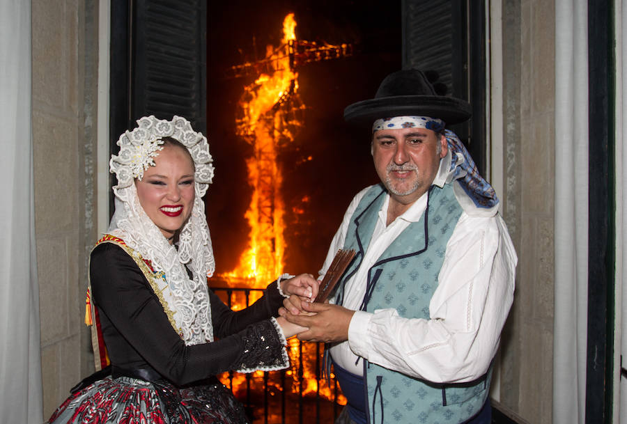 Noche de cremá de Hogueras de San Juan 2016