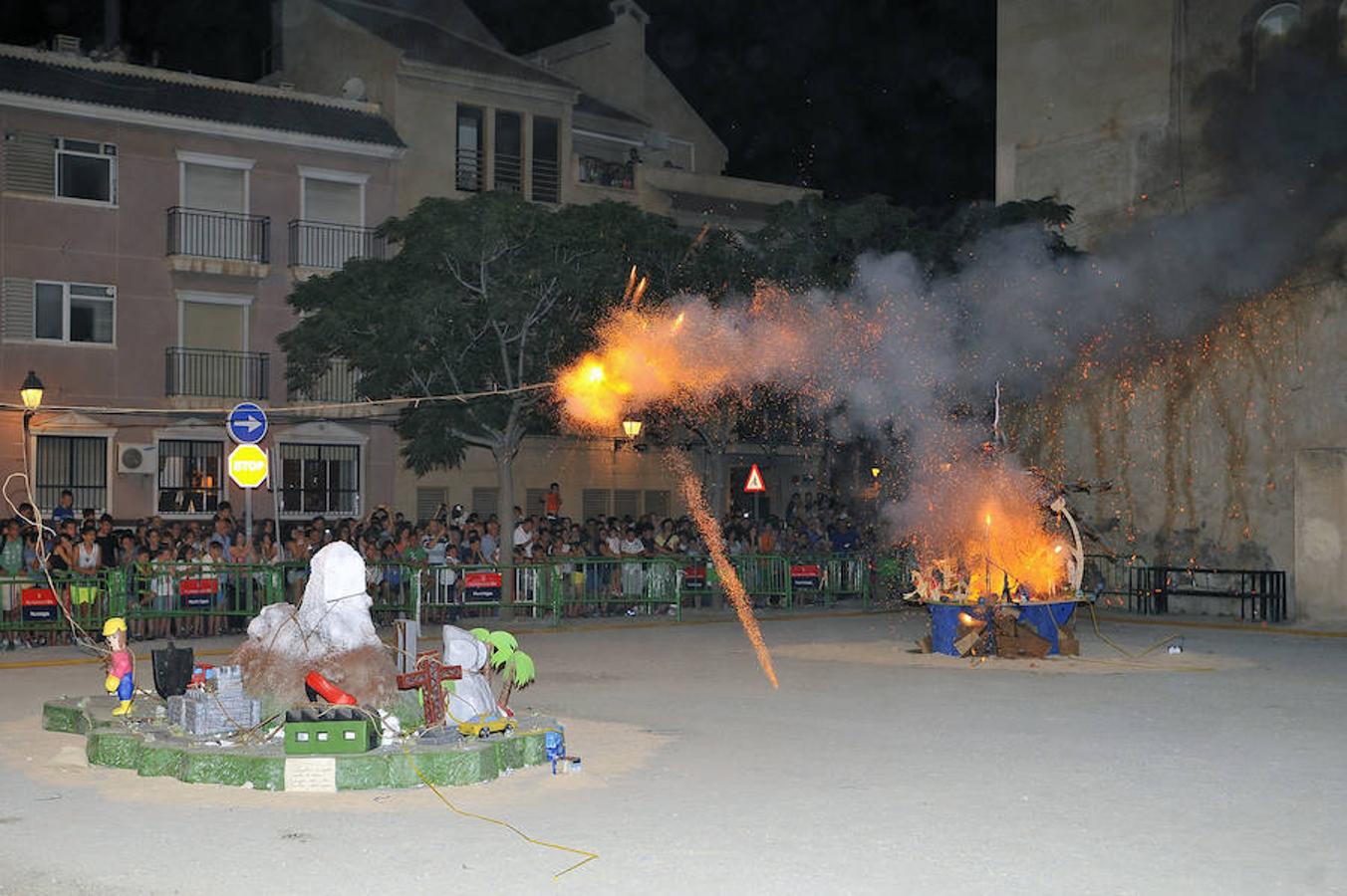 Fuego y agua en la cremà del Raval de Elche