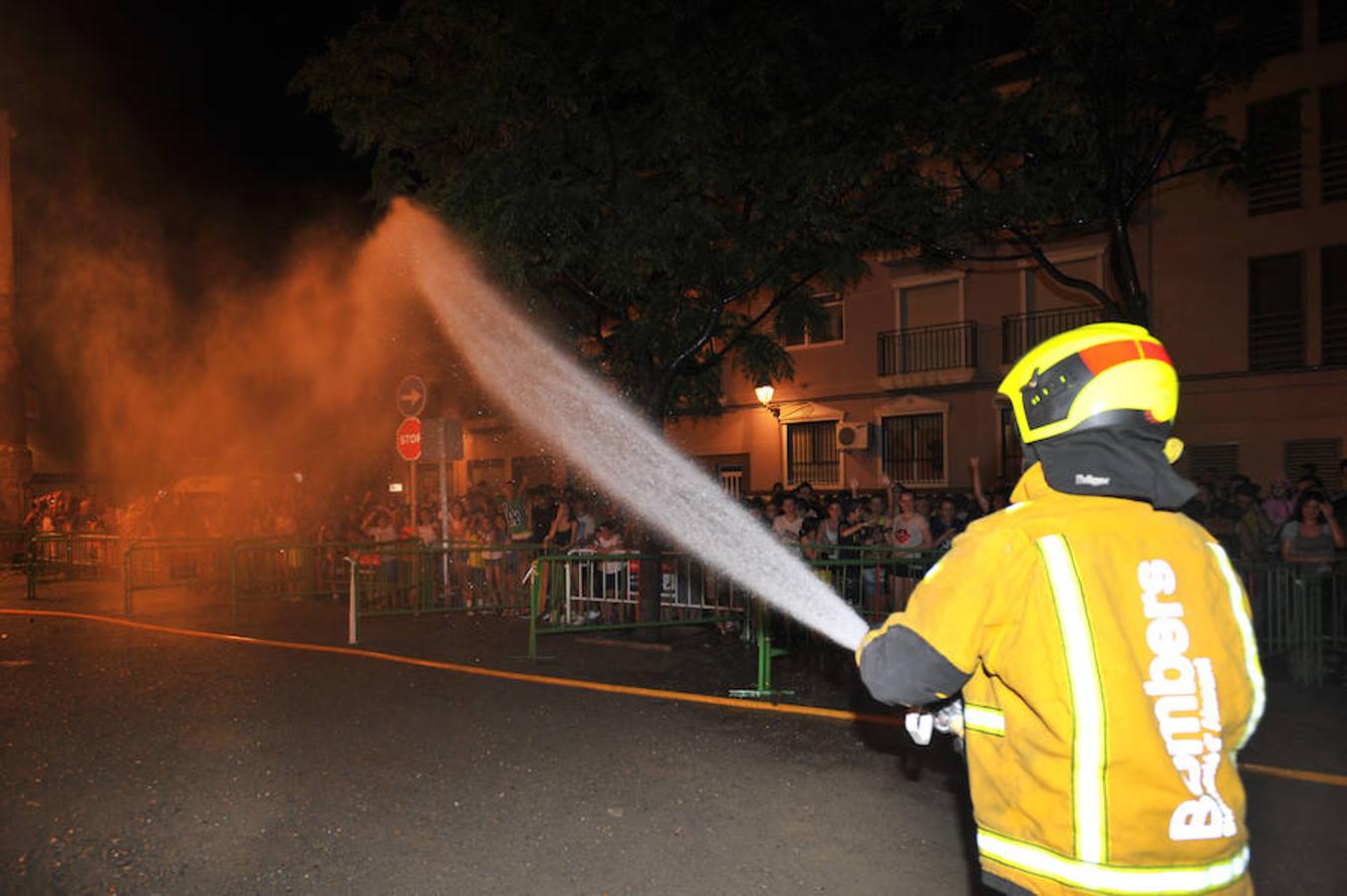 Fuego y agua en la cremà del Raval de Elche