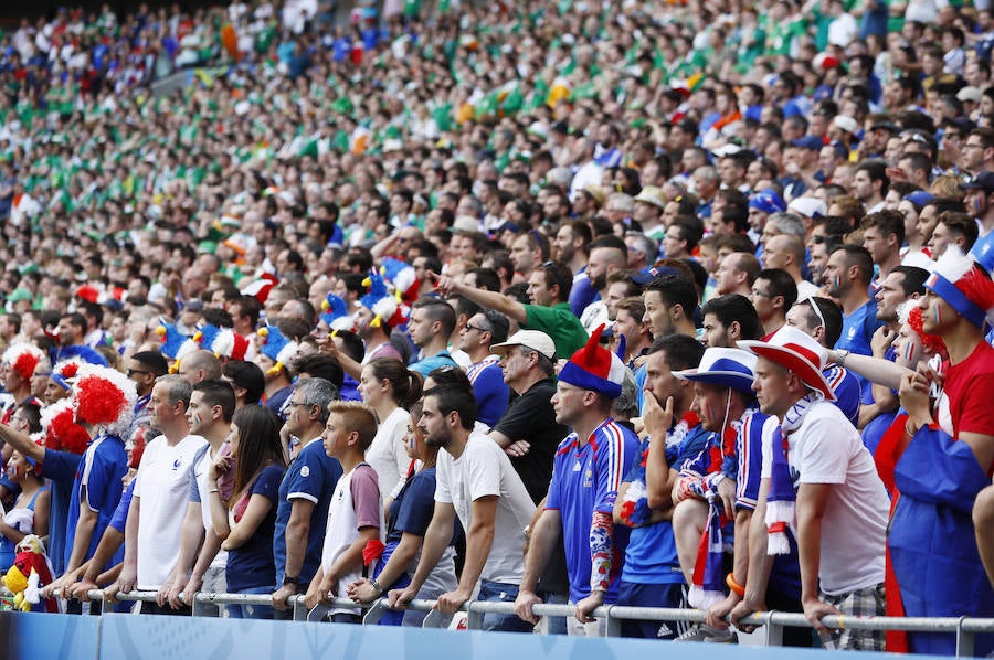 Francia vence a Irlanda