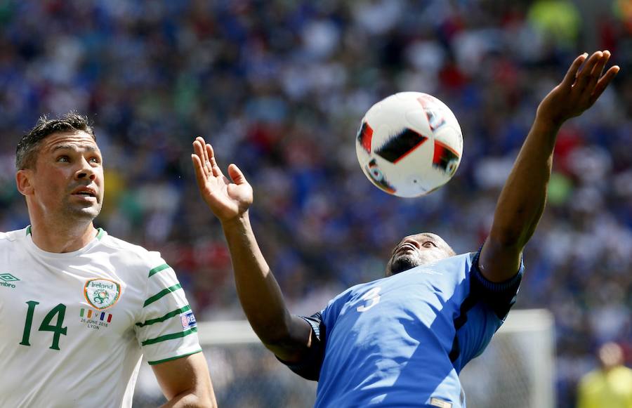 Francia vence a Irlanda