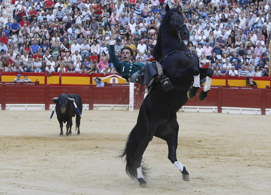 Andy y su cuadra asombran en la Plaza de Toros de Alicante