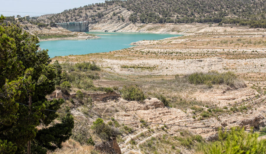 Sequía en el pantano del Amadorio, en Villajoyosa