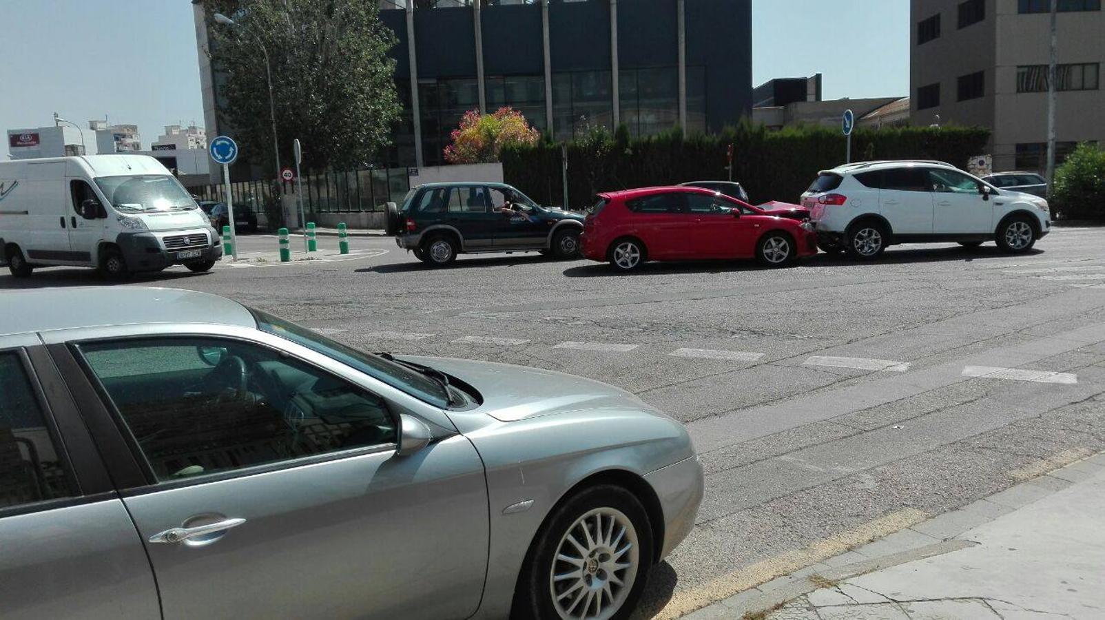 Fotos del accidente de la rontonda &#039;fantasma&#039; de Vara de Quart