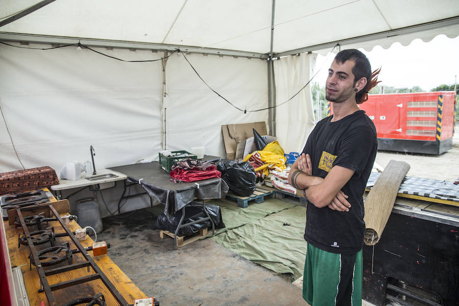 Fotos del montaje suspendido del festival Marenostrum