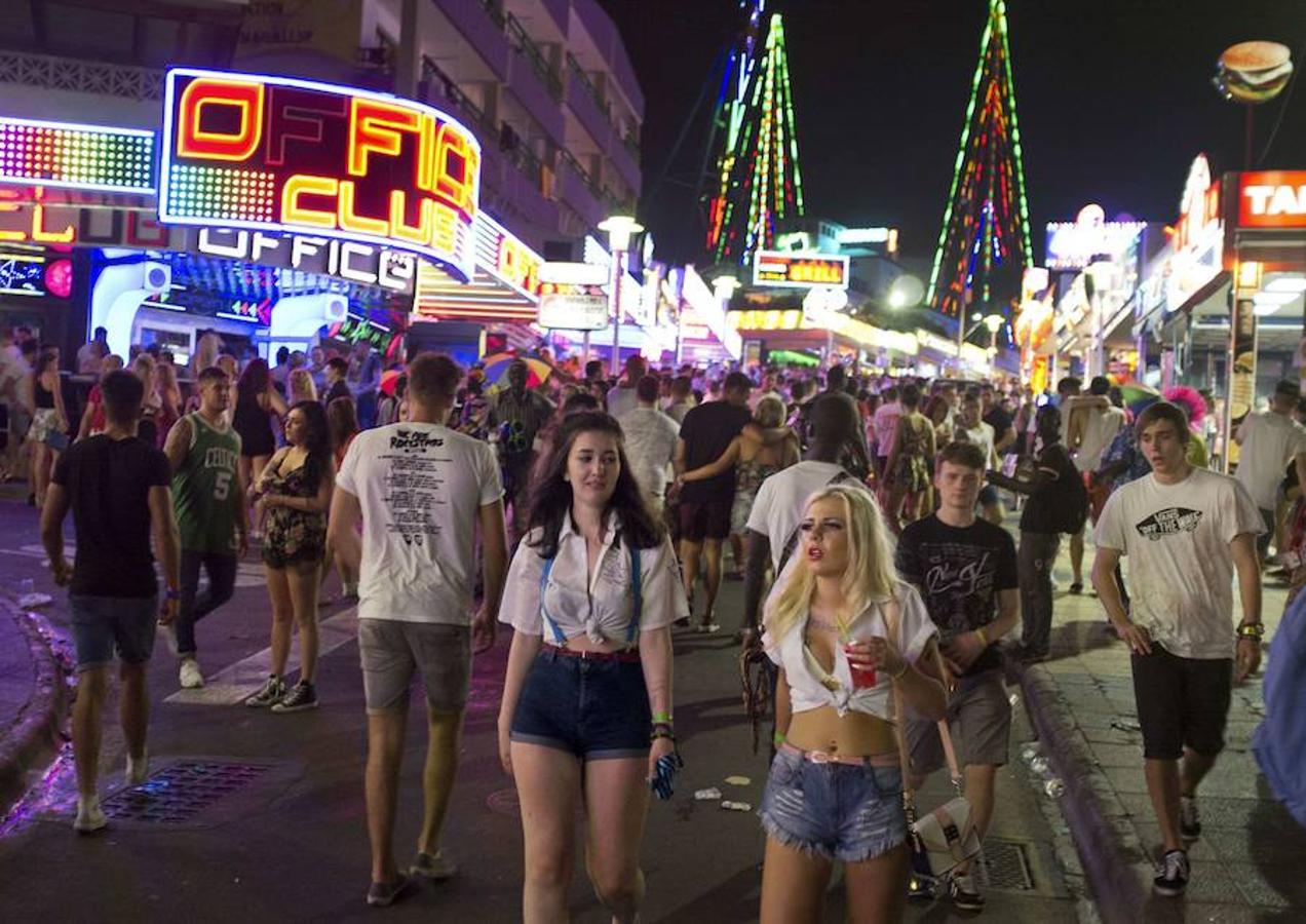 Fotos | Magaluf, el orinal de Europa