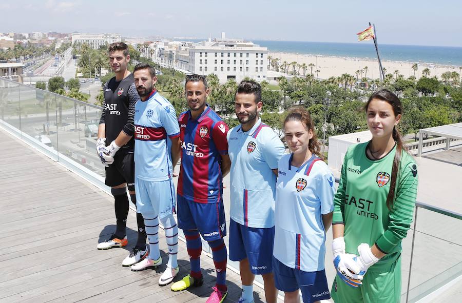 Fotos de la presentación de las equipaciones del Levante