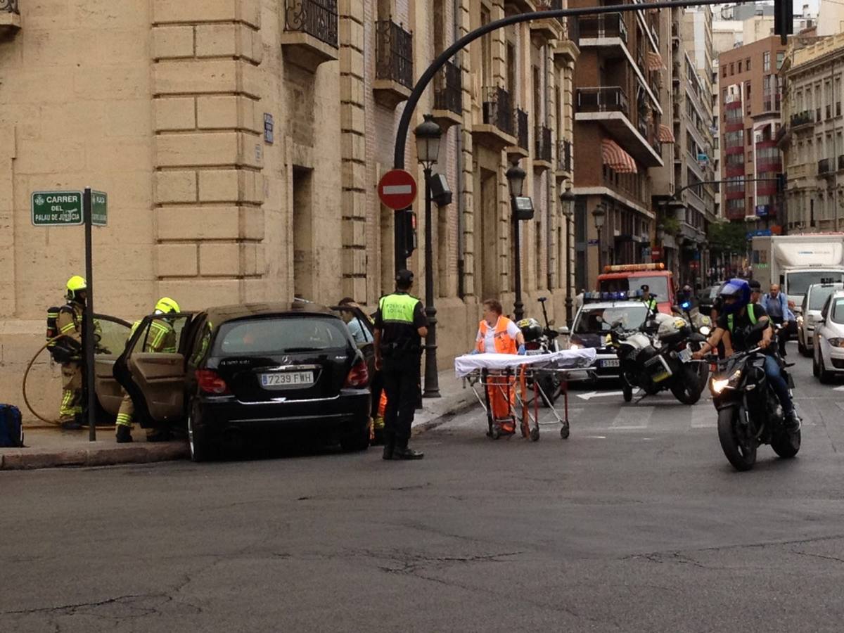 Fotos del aparatoso accidente en el Palacio de Justicia